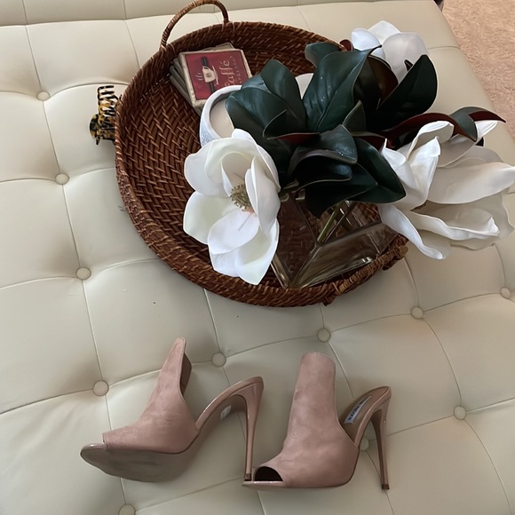 Steve Madden Mule, Size 6 - Picture 3 of 4